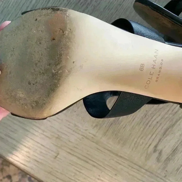 Cole  Haan Black Leather Strappy Sandals Size 6 Gold Trim Great Condition - Picture 7 of 8